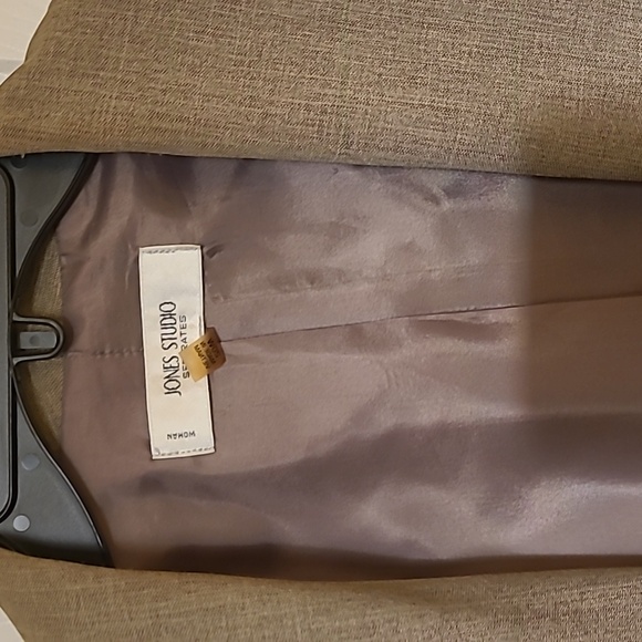 Elegant Jones Studio 20W Tan Blazer - Picture 2 of 3